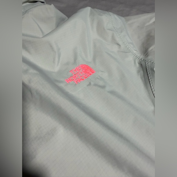 The North Face Women’s XXL Waterproof Windbreaker Jacket – Gray & Pink - Picture 8 of 11